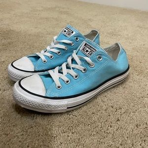 Sky Blue Converse low-rise chuck taylors Size 8 women/size 6 mens